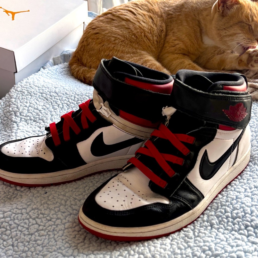 Nike Black, White, and Red Men's Sneakers